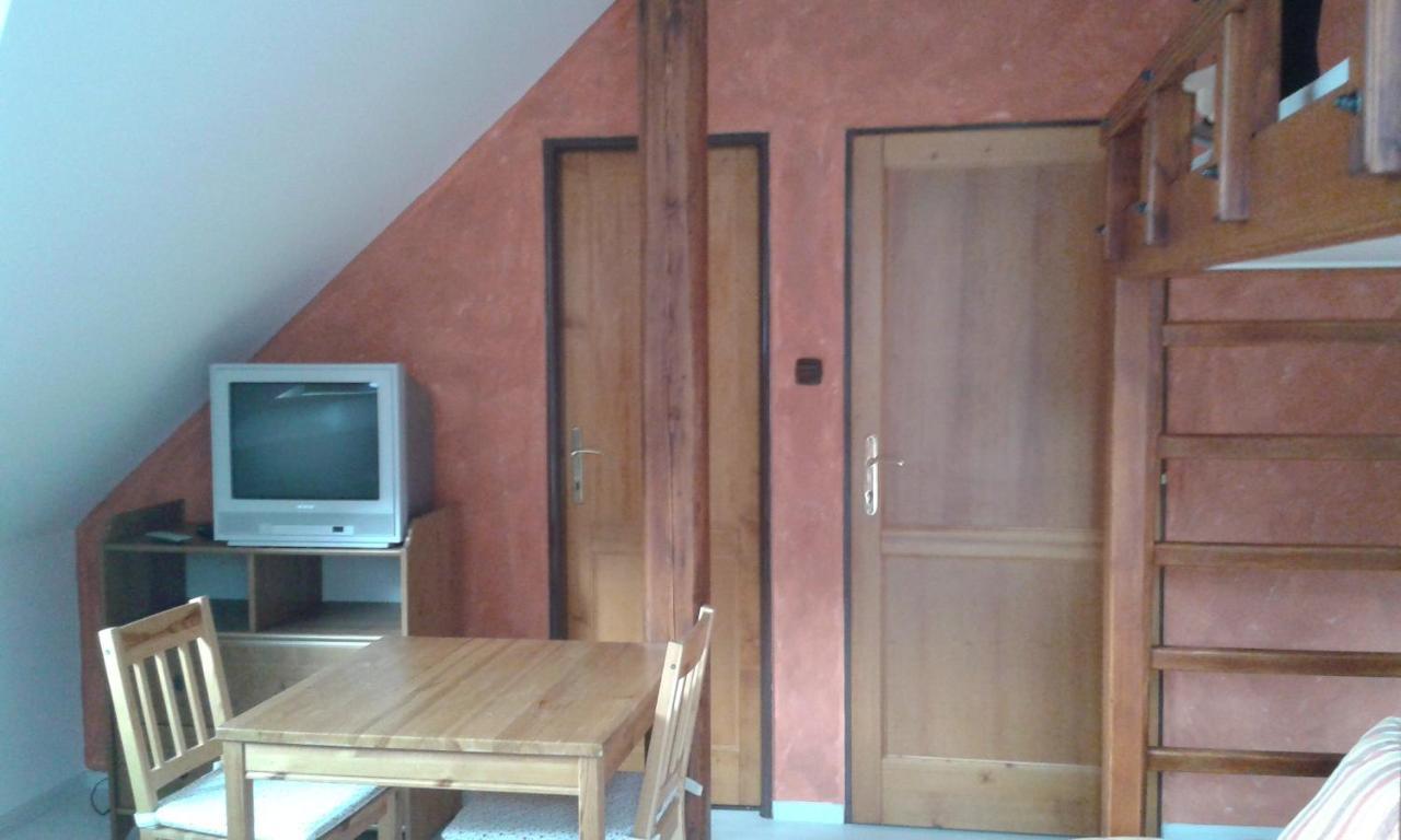 Ubytovani U Bohouse Jilemnice Ngoại thất bức ảnh